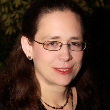 Elaine isaak headshot square little.large